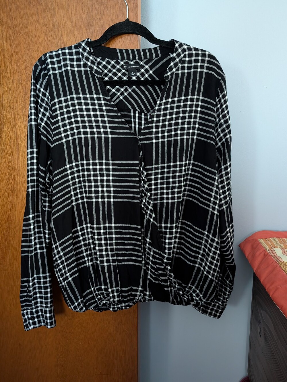 New Directions Black & White Plaid Long-Sleeve V-Neck Blouse Women's Size L